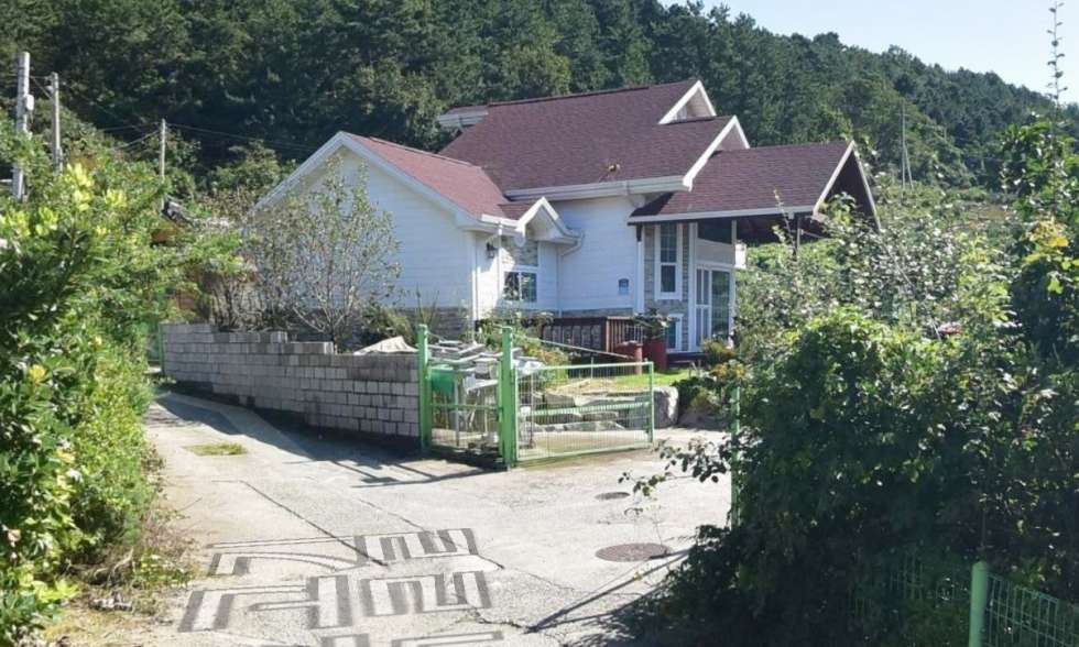 전남광주 진도군 진도읍 동외리 전원생활완비한 단독주택(주택+저온저장고+태양광발전시설+버섯사+황토방 ..등) 매매 매물번호 10227 사진 1